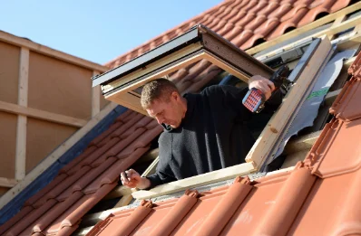 Pose de fenêtres de toit Velux à Pécorade